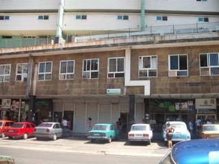 Tiendas frente al Apartamento Kirenia e Ivan