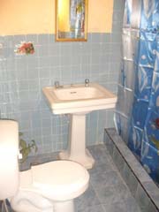 Baño del Apartamento Mileydis en La Habana Vieja