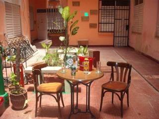 Alquiler de Apartamento Yamila y Roberto de dos habitaciones dobles en Centro Habana, Cuba