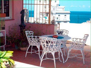 Alquiler de Apartamento con 1 habitacion doble o triple, en La Habana Vieja, Cuba
