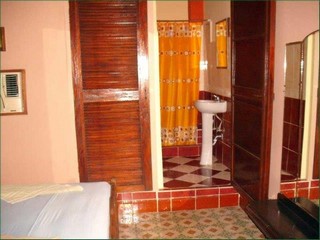 Ba&ntilde;o Habitacion de la casa particular Emilio y Carmen