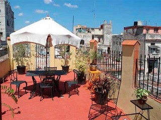 Alquiler de cuatro habitaciones dobles en Casa Particular Emilio en La Habana Vieja, Cuba