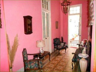 Pasillo con zona de estar en la Casa Ariam