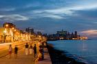 Vista del mar desde el paseo del malecon habanero